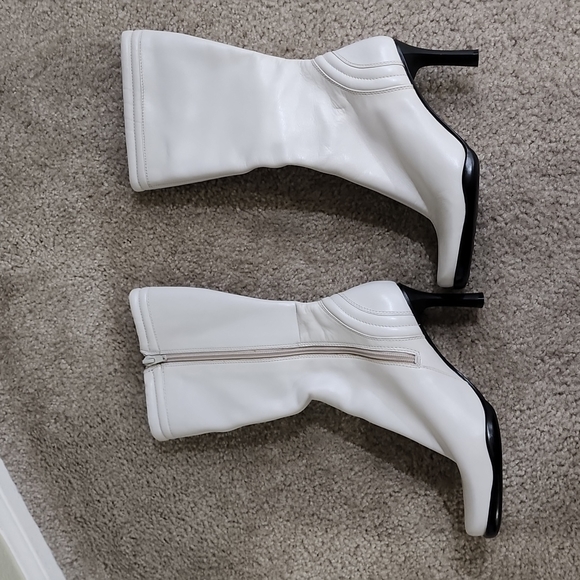 NWOT, Nine West Ivory Heel Boots, Size 6M - Picture 4 of 7